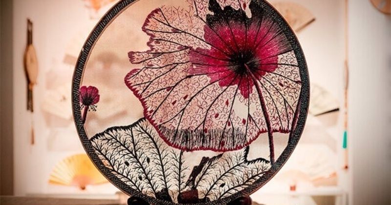 Tranh thêu hai mặt có thể quan sát hình ảnh từ cả hai phía