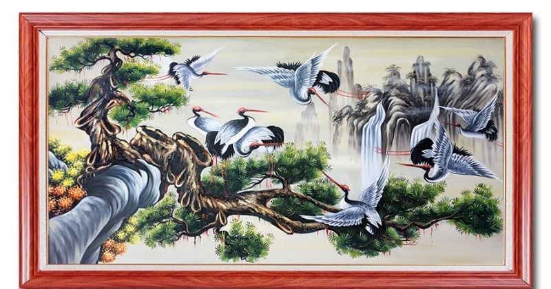 Tranh thêu tùng hạc tượng trưng cho sự bền vững và trường thọ
